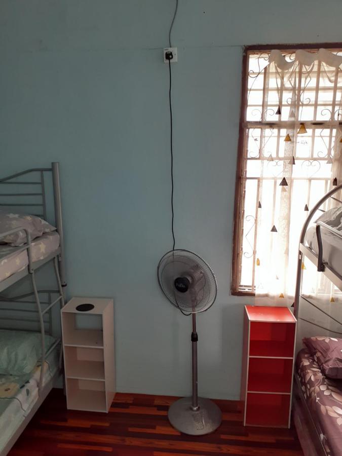 Homestay Idaman Tun Hussein - Harga Untuk 1 Rumah ,1 Bilik ,1 Bilik Air 4 Single Bed - Not Sharing Perai Εξωτερικό φωτογραφία